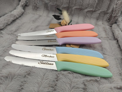 Personalisiertes Messer Pastell mit Gravur | Scharfes Brötchenmesser & Tomatenmesser | Küchenmesser| Optional mit Klingenschutz