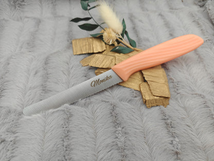 Personalisiertes Messer Pastell mit Gravur | Scharfes Brötchenmesser & Tomatenmesser | Küchenmesser| Optional mit Klingenschutz