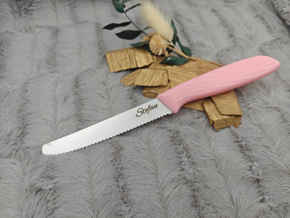 Personalisiertes Messer Pastell mit Gravur | Scharfes Brötchenmesser & Tomatenmesser | Küchenmesser| Optional mit Klingenschutz