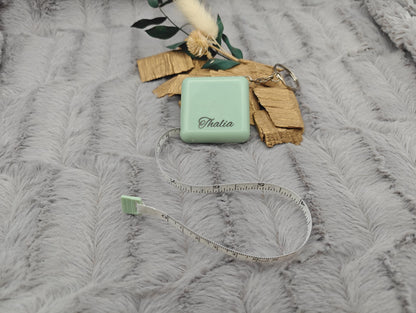 Personalisierter Schlüsselanhänger Maßband mit Gravur | Maßband 150cm | Individuelles Geschenk mit Name | Praktisches Rollmaßband