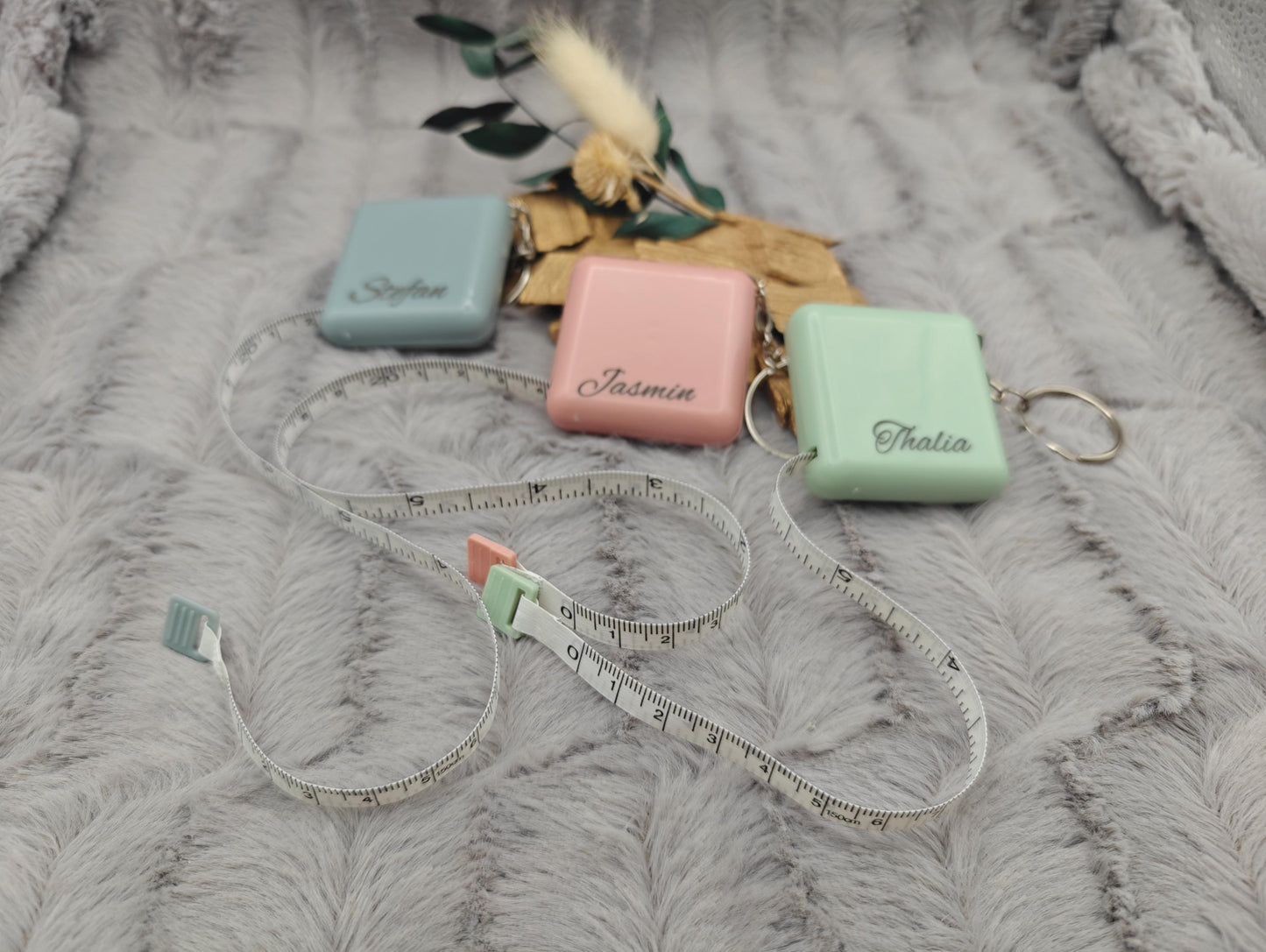Personalisierter Schlüsselanhänger Maßband mit Gravur | Maßband 150cm | Individuelles Geschenk mit Name | Praktisches Rollmaßband