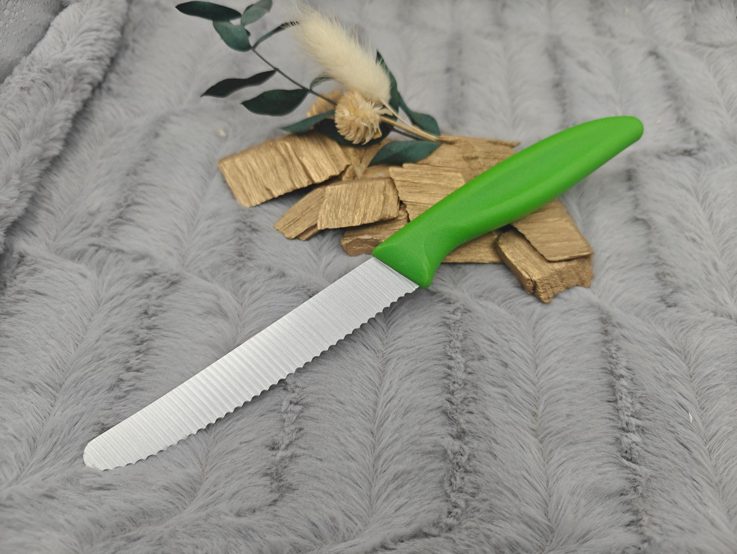 Personalisiertes Messer mit Gravur auf Klinge | Scharfes Brötchenmesser & Tomatenmesser Wellenschliff | Küchenmesser Edelstahl | Geschenk