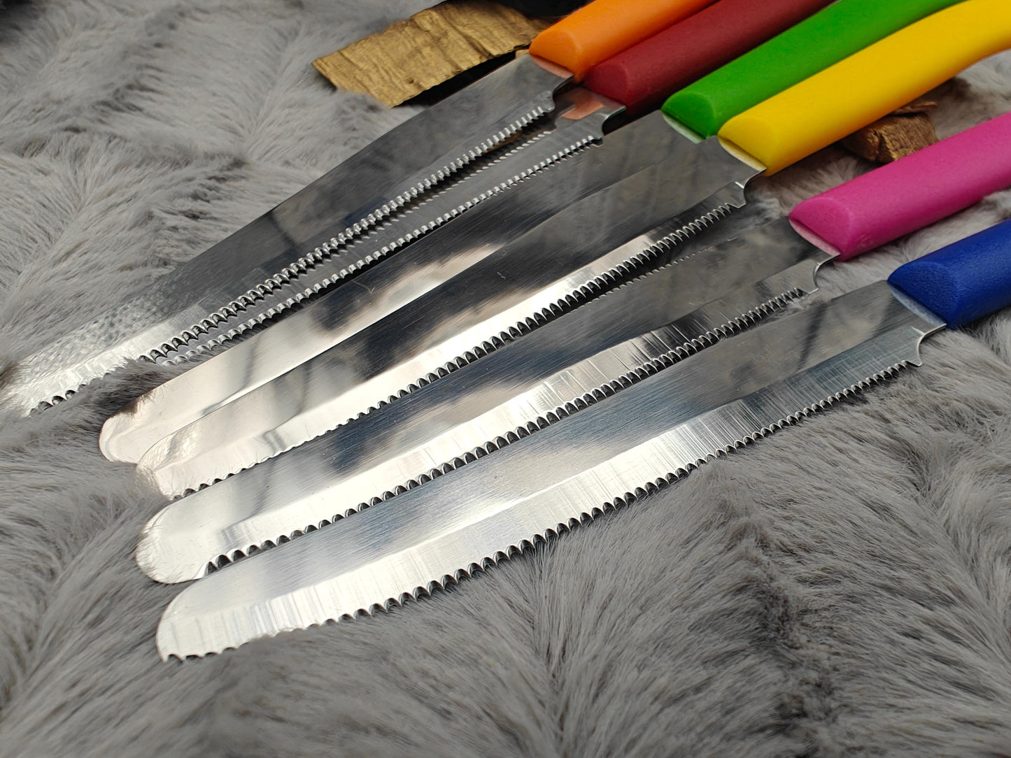 Personalisiertes Küchenmesser mit Gravur | Scharfes Brötchenmesser Wellenschliff | Individuelles Tomatenmesser | Edelstahl Vesper-Messer