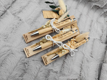 Kugelschreiber personalisiert Geschenk mit Trockenblumen Deko Bambus individueller Gravur schwarz Kuli Stift Holz Gastgeschenk Geschenk Gift