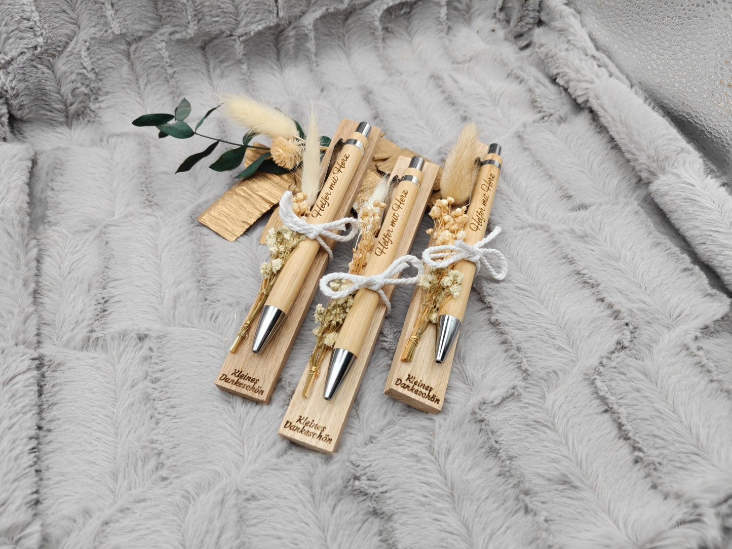 Kugelschreiber personalisiert Geschenk mit Trockenblumen Deko Bambus individueller Gravur schwarz Kuli Stift Holz Gastgeschenk Geschenk Gift