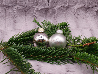 Kleine personalisierte Christbaumkugel aus Glas | 35mm Weihnachtskugel mit Name | Mini Baumschmuck Echtglas Matt & Glänzend Weihnachten