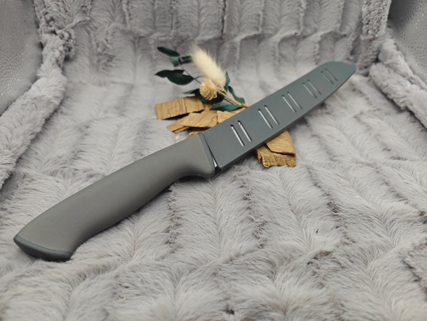 Personalisiertes Brotmesser Grau mit Gravur | Scharfes Wellenschliffmesser Edelstahl 20 cm | Individuelles Messer mit Name & Klingenschutz