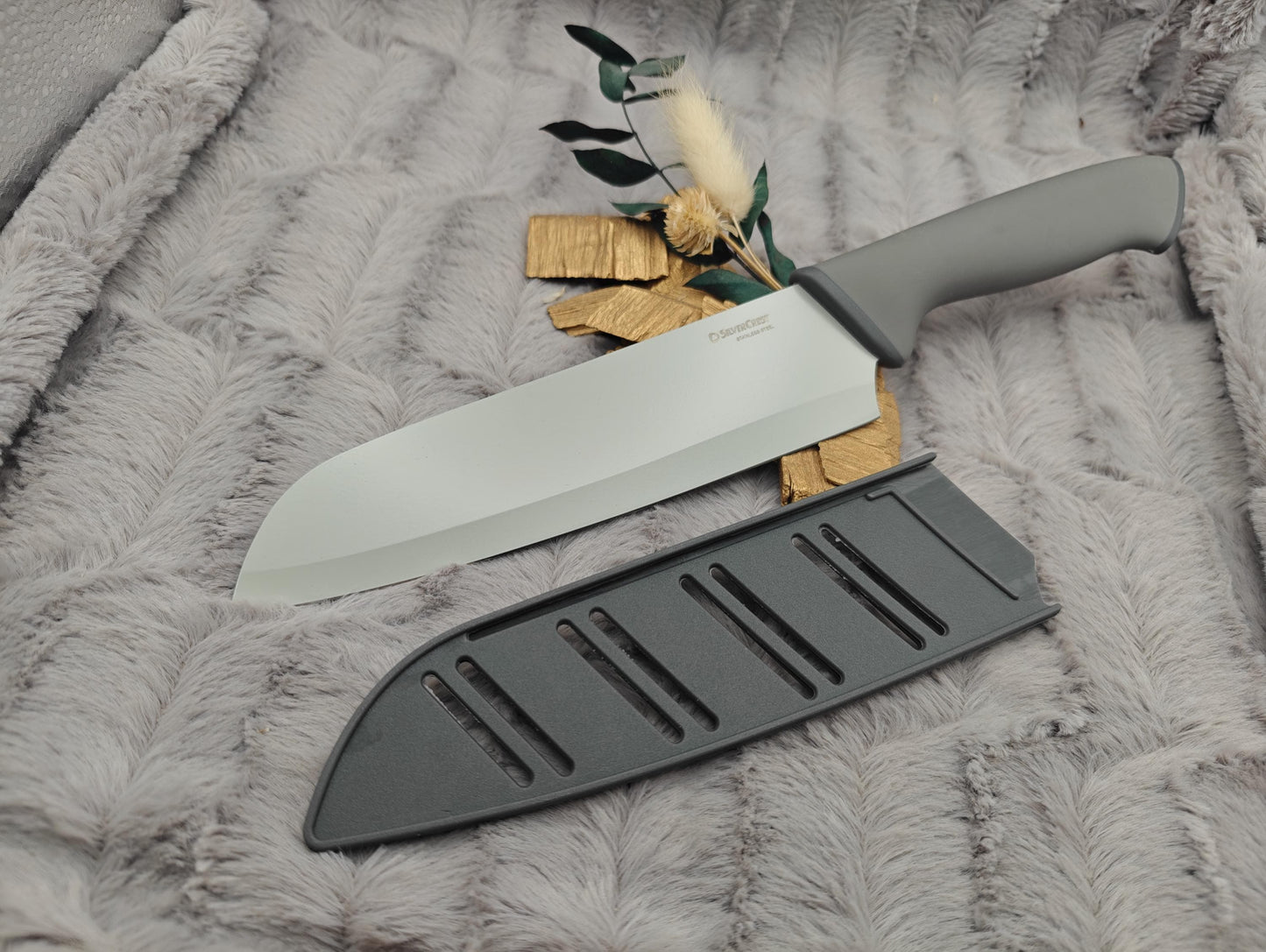 Personalisiertes Santokumesser mit Gravur | Scharfes Kochmesser Edelstahl | Individuelles Küchenmesser mit Name & Schutzhülle | 17,5 cm