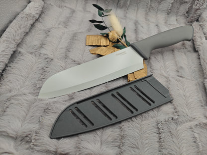Personalisiertes Santokumesser mit Gravur | Scharfes Kochmesser Edelstahl | Individuelles Küchenmesser mit Name & Schutzhülle | 17,5 cm