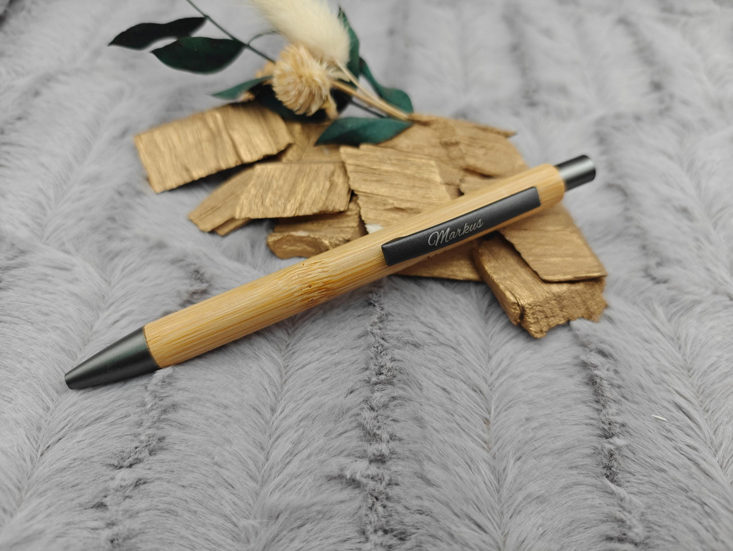 Kugelschreiber personalisiert aus Bambus mit PU Kunstleder-Etui mit Gravur gunmetal Kuli Stift Holz Gastgeschenk Geschenk Gift