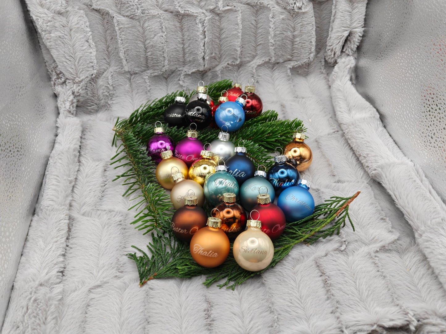 Kleine personalisierte Christbaumkugel aus Glas | 35mm Weihnachtskugel mit Name | Mini Baumschmuck Echtglas Matt & Glänzend Weihnachten