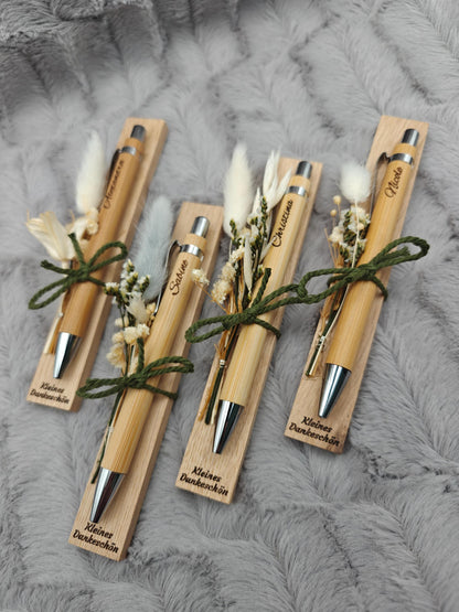 Kugelschreiber personalisiert Geschenk mit Trockenblumen Deko Bambus individueller Gravur schwarz Kuli Stift Holz Gastgeschenk Geschenk Gift