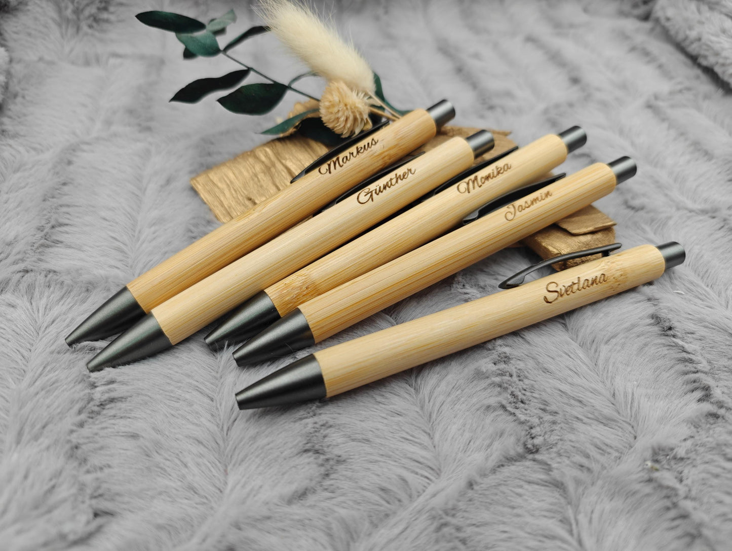 Kugelschreiber personalisiert aus Bambus mit PU Kunstleder-Etui mit Gravur gunmetal Kuli Stift Holz Gastgeschenk Geschenk Gift