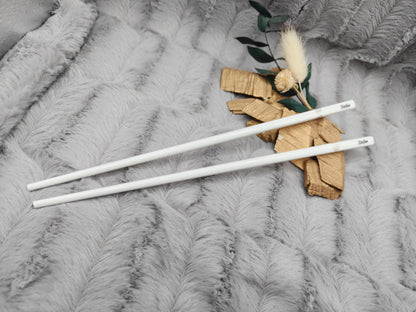 Personalisierte Essstäbchen aus Keramik mit Gravur | 1 Paar Chopsticks mit Name | Weiß & Gold | Individuelles Geschenk Sushi-Liebhaber