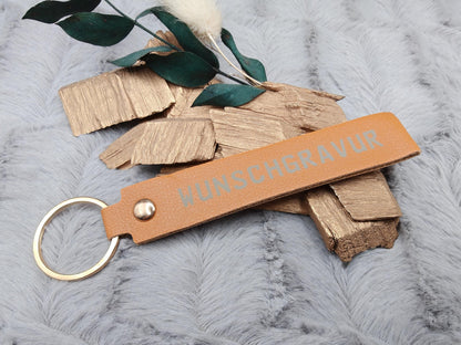 Personalisierter Schlüsselanhänger Kunstleder mit Name | Individueller Anhänger | Gastgeschenk Hochzeit&Geburtstag | Schlüsselband 15 Farben