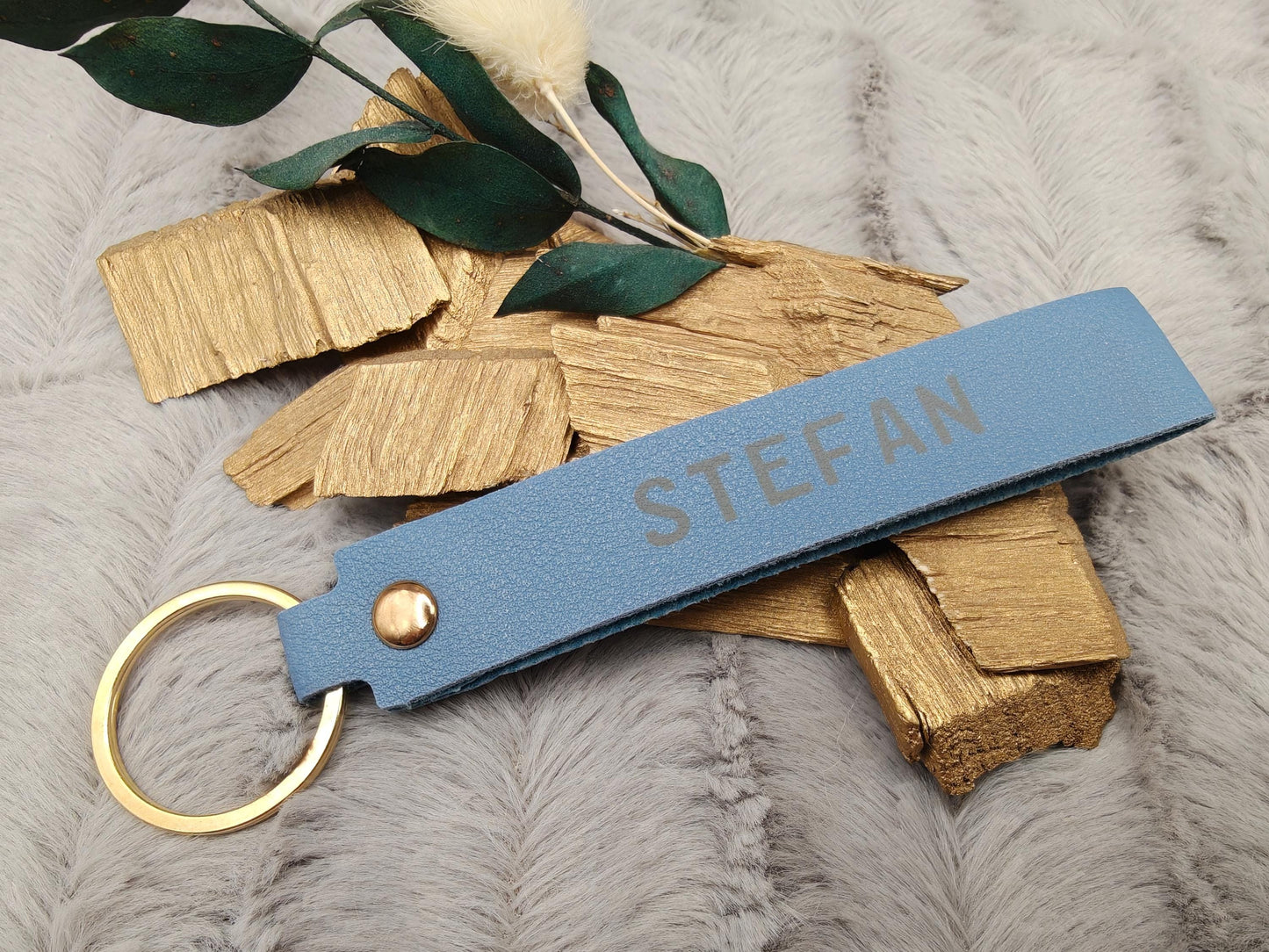 Personalisierter Schlüsselanhänger Kunstleder mit Name | Individueller Anhänger | Gastgeschenk Hochzeit&Geburtstag | Schlüsselband 15 Farben