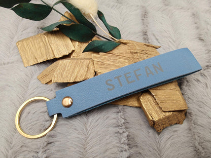 Personalisierter Schlüsselanhänger Kunstleder mit Name | Individueller Anhänger | Gastgeschenk Hochzeit&Geburtstag | Schlüsselband 15 Farben