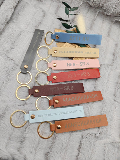 Personalisierter Schlüsselanhänger Kunstleder mit Name | Individueller Anhänger | Gastgeschenk Hochzeit&Geburtstag | Schlüsselband 15 Farben