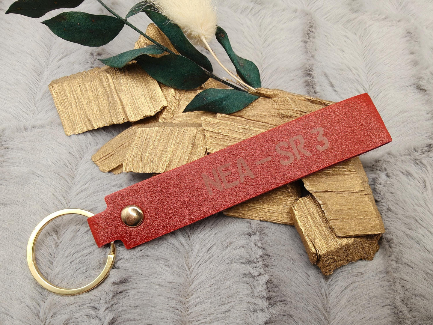 Personalisierter Schlüsselanhänger Kunstleder mit Name | Individueller Anhänger | Gastgeschenk Hochzeit&Geburtstag | Schlüsselband 15 Farben