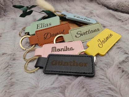 Personalisierter Kunstleder-Schlüsselanhänger schmal mit Gravur | Wunschtext | Edles Gastgeschenk Hochzeit | Individueller Schlüsselbund