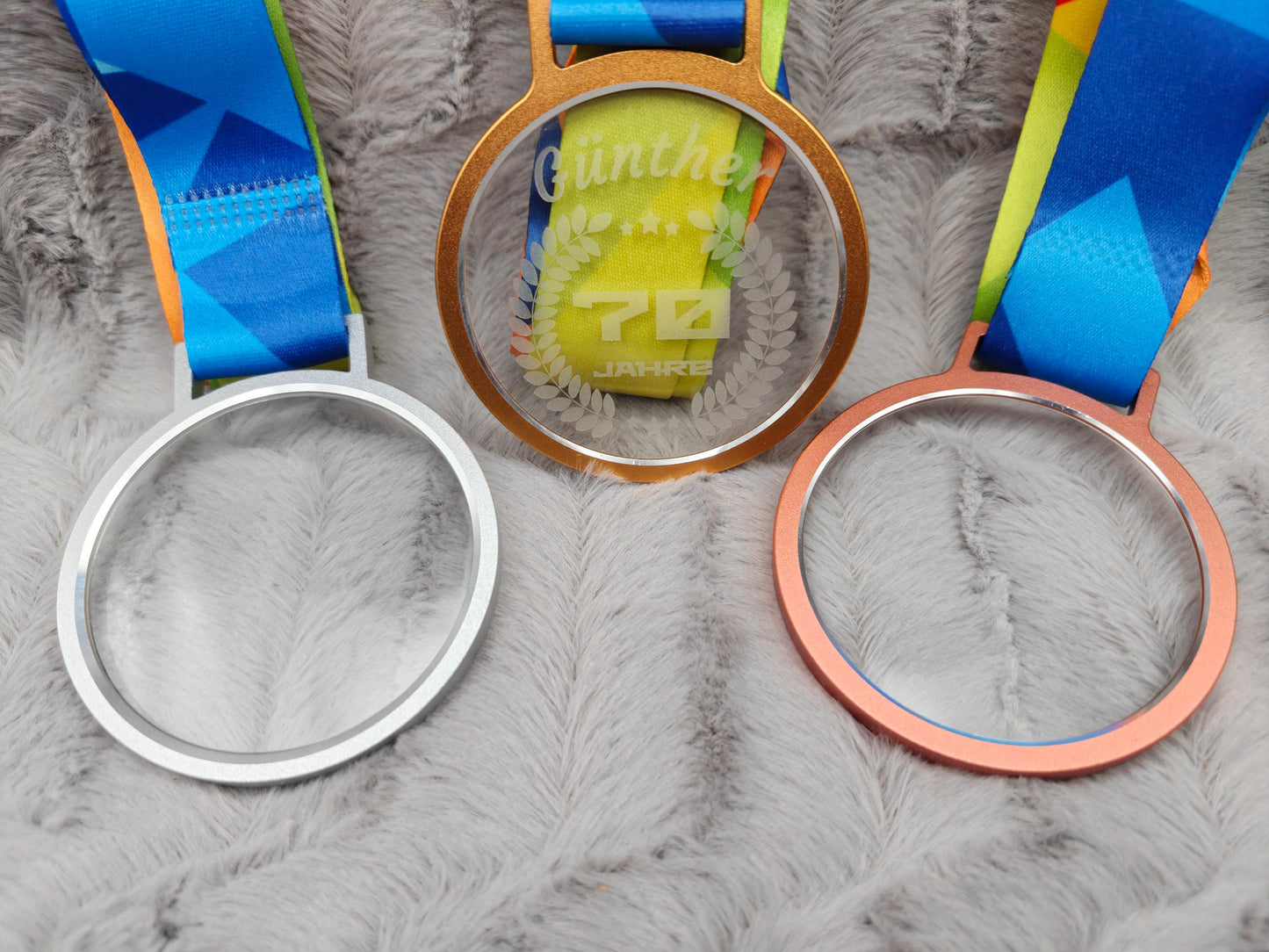 Personalisierte Medaille mit Name & Alter | Gold Silber Bronze mit Kristallglas | Individuelle Auszeichnung | Medaille mit Band graviert