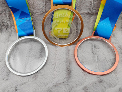 Personalisierte Medaille mit Name & Alter | Gold Silber Bronze mit Kristallglas | Individuelle Auszeichnung | Medaille mit Band graviert