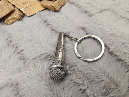 Schlüsselanhänger personalisiert Mikrofon Singen Star Metall mit individueller Gravur Geschenk