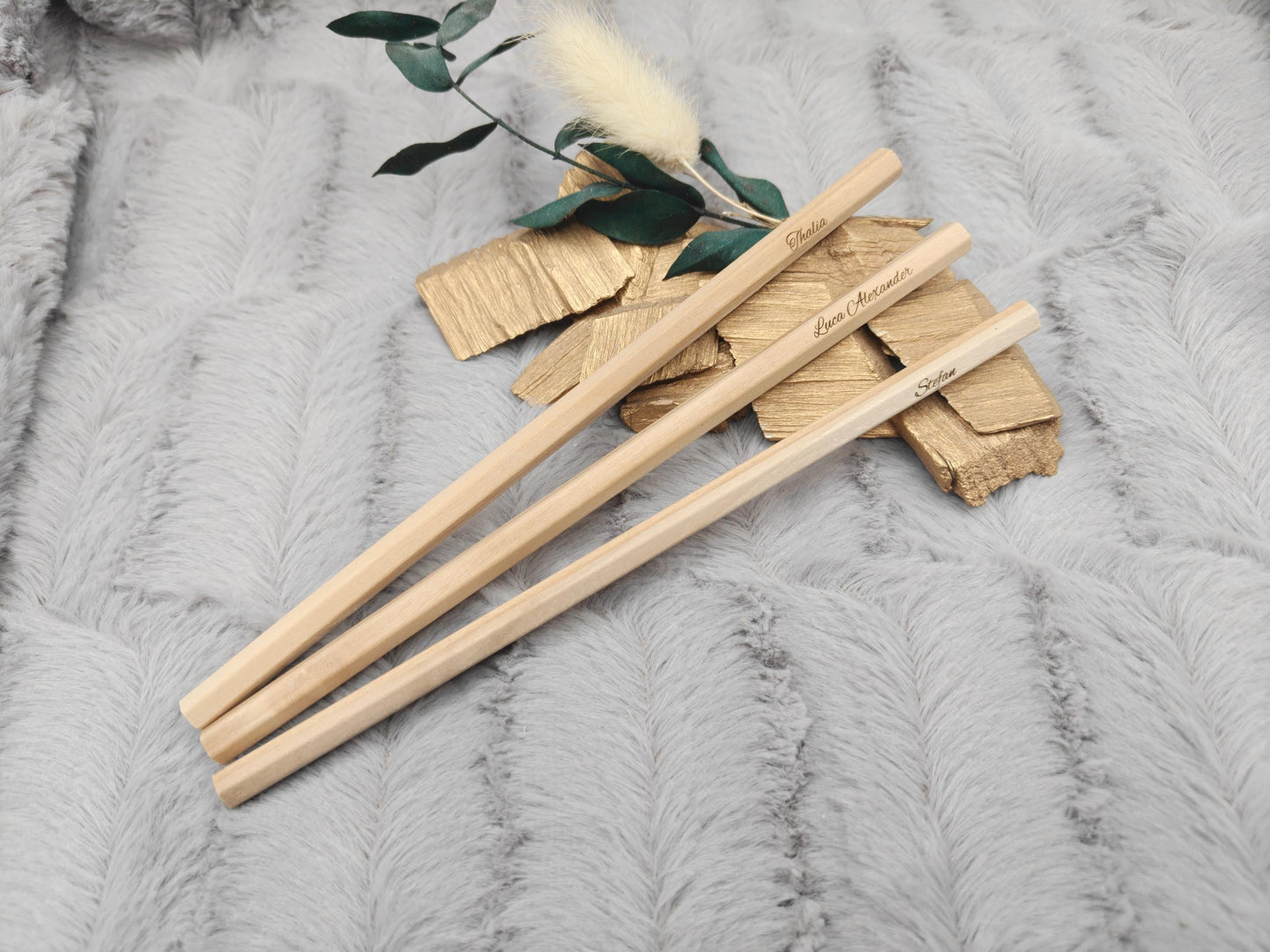Personalisierter Bleistift mit Gravur | Gastgeschenk Hochzeit & Kommunion | Platzkarte Alternative | Bleistift mit Namen für Schultüte