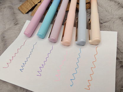 Personalisierter Gelschreiber mit Farbverlauf | Soft-Touch Stift mit Gravur | Name auf Kappe oder Griff | Bunte Tinte | Geschenk