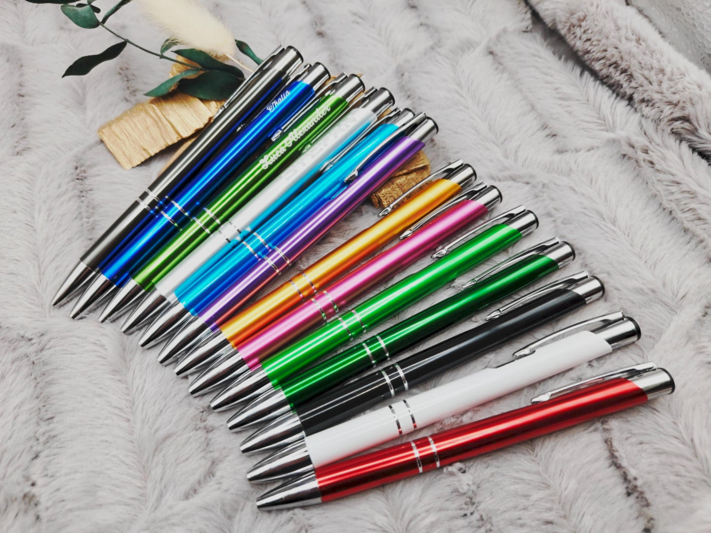 Personalisierter Kugelschreiber Aluminium 13 Farben mit Gravur | Kuli mit Name | Hochwertiger Stift schwarz schreibend | Geschenk Kollegen