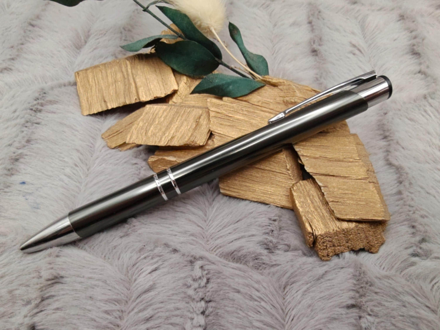 Personalisierter Kugelschreiber Aluminium 13 Farben mit Gravur | Kuli mit Name | Hochwertiger Stift schwarz schreibend | Geschenk Kollegen