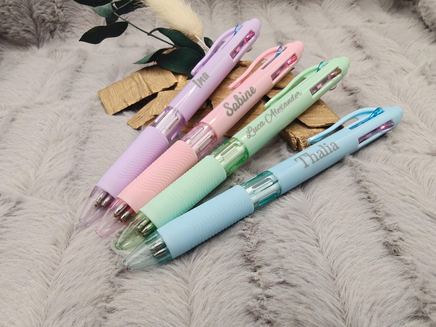 Personalisierter Kugelschreiber 4 Farben mit Name Gravur  4-in-1 Stift mit Wunschtext  Geschenkidee Büro & Lehrer  Farbstift Gelstift