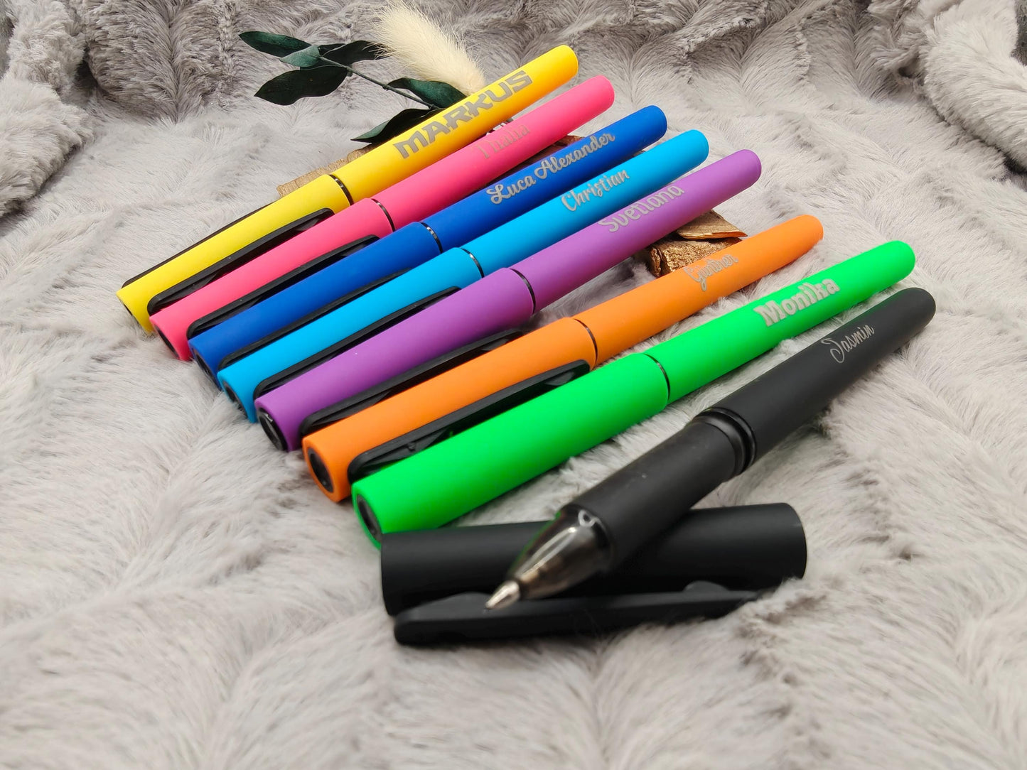 Gelschreiber personalisiert 8 verschiedene Farben gummierter Griff mit Gravur Kuli Stift Gastgeschenk Geschenk Kugelschreiber