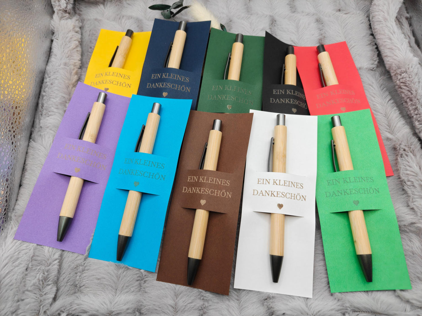 Kugelschreiber Bambus personalisiert in Papphülle mit "Ein Kleines Dankeschön" 10 Schöne Farben Geschenk Bambus individueller Gravur