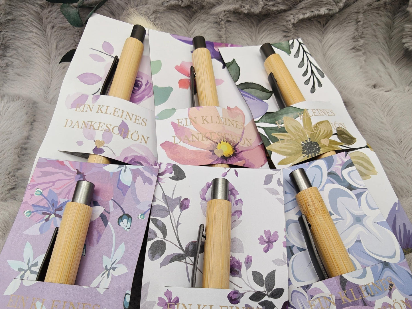 Kugelschreiber Bambus personalisiert in Papphülle mit "Ein Kleines Dankeschön" 6 florare Muster Geschenk individueller Gravur