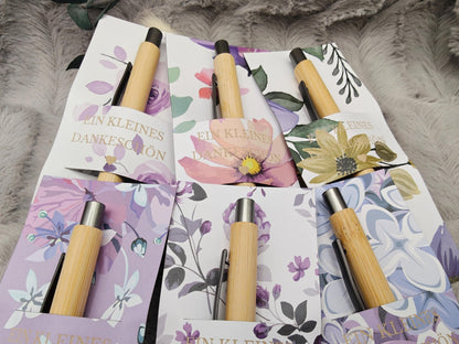 Kugelschreiber Bambus personalisiert in Papphülle mit "Ein Kleines Dankeschön" 6 florare Muster Geschenk individueller Gravur