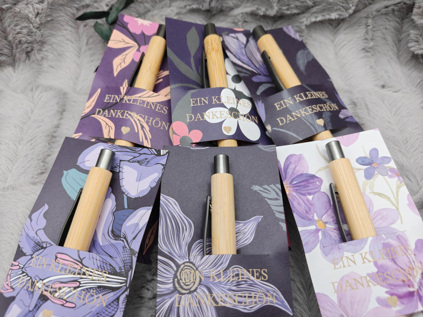 Kugelschreiber Bambus personalisiert in Papphülle mit "Ein Kleines Dankeschön" 6 florale Muster Geschenk individueller Gravur