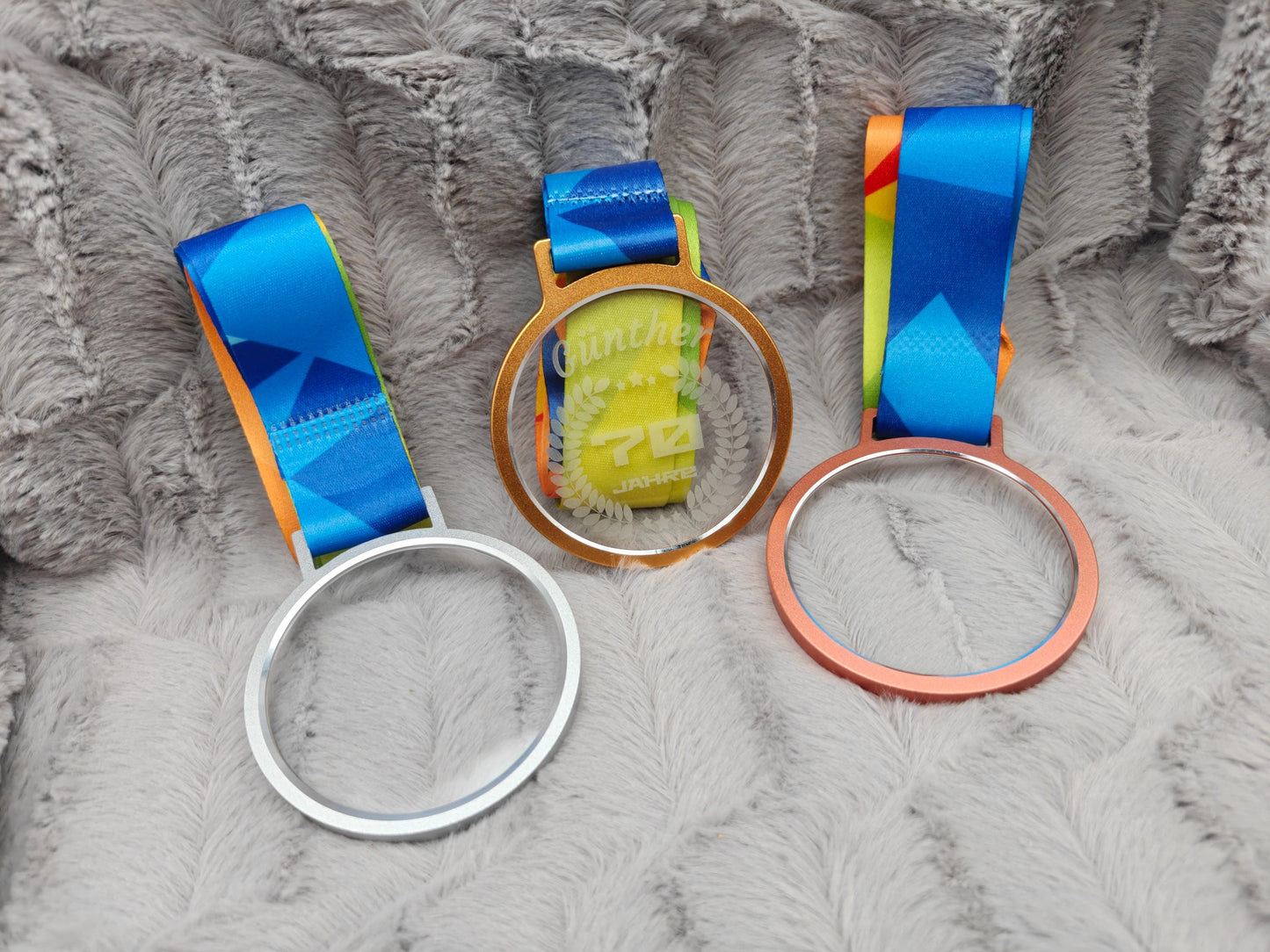Personalisierte Medaille mit Name & Alter | Gold Silber Bronze mit Kristallglas | Individuelle Auszeichnung | Medaille mit Band graviert
