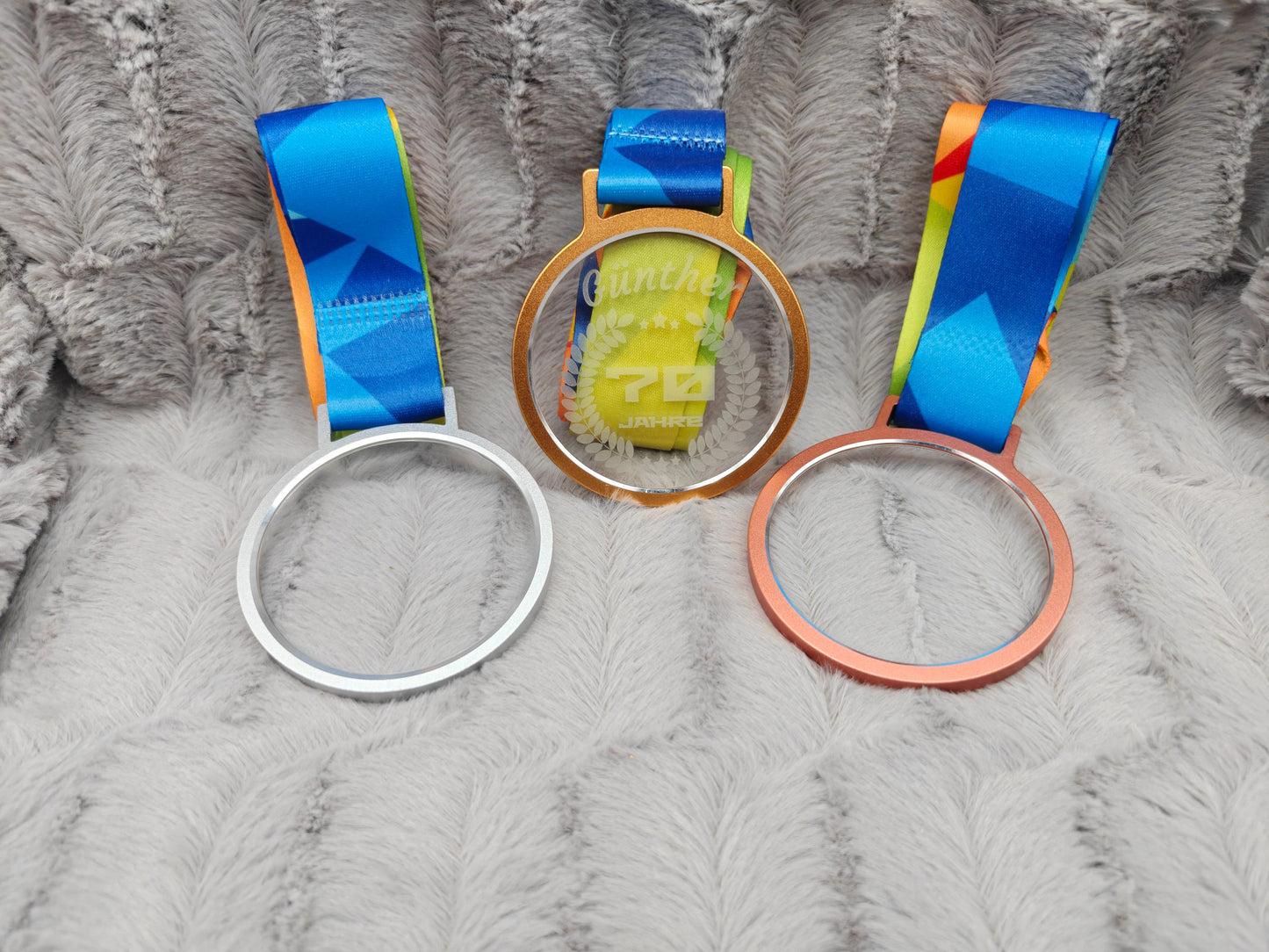 Personalisierte Medaille mit Name & Alter | Gold Silber Bronze mit Kristallglas | Individuelle Auszeichnung | Medaille mit Band graviert