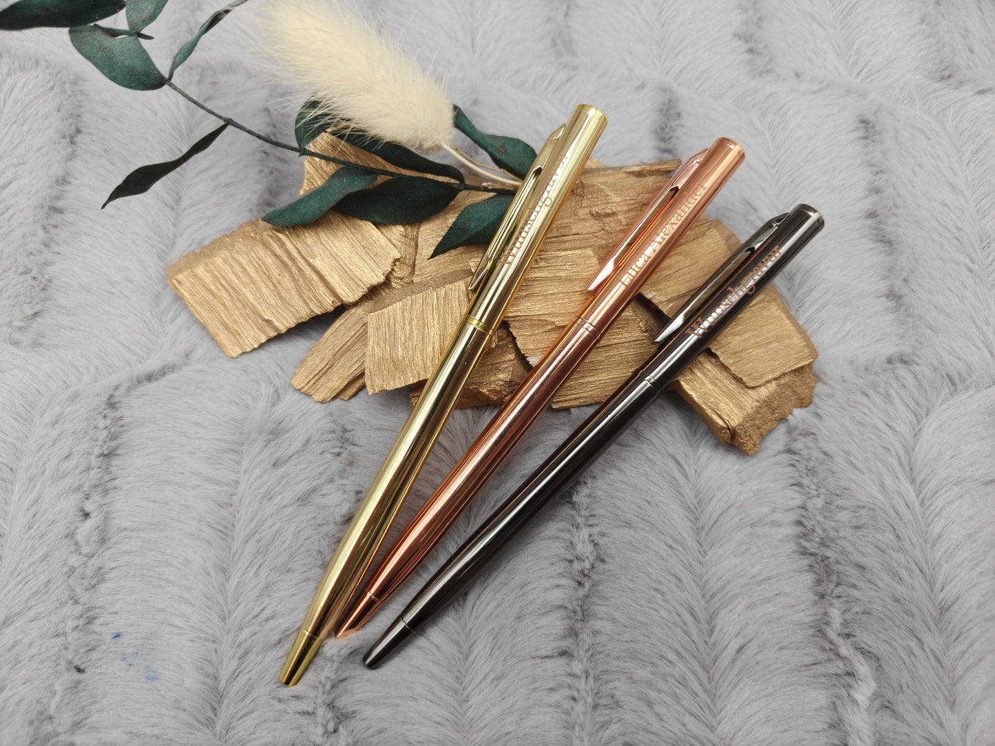 Personalisierter Kugelschreiber Slim Design | Eleganter Stift mit Gravur | 4 Farben Kuli Geschenk mit Name | Roségold Gold Silber Gunmetal