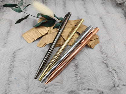 Personalisierter Kugelschreiber Slim Design | Eleganter Stift mit Gravur | 4 Farben Kuli Geschenk mit Name | Roségold Gold Silber Gunmetal