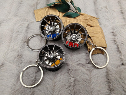 Personalisierter Felgen Schlüsselanhänger mit Gravur | Auto Felge | Aluminium Anhänger | Tuning Geschenk | Bremssattel rot blau gelb