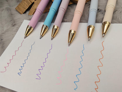 Personalisierter Gelschreiber mit Farbverlauf | Soft-Touch Stift mit Gravur | Name auf Kappe oder Griff | Bunte Tinte | Geschenk