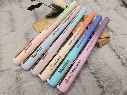 Personalisierter Gelschreiber mit Farbverlauf | Soft-Touch Stift mit Gravur | Name auf Kappe oder Griff | Bunte Tinte | Geschenk