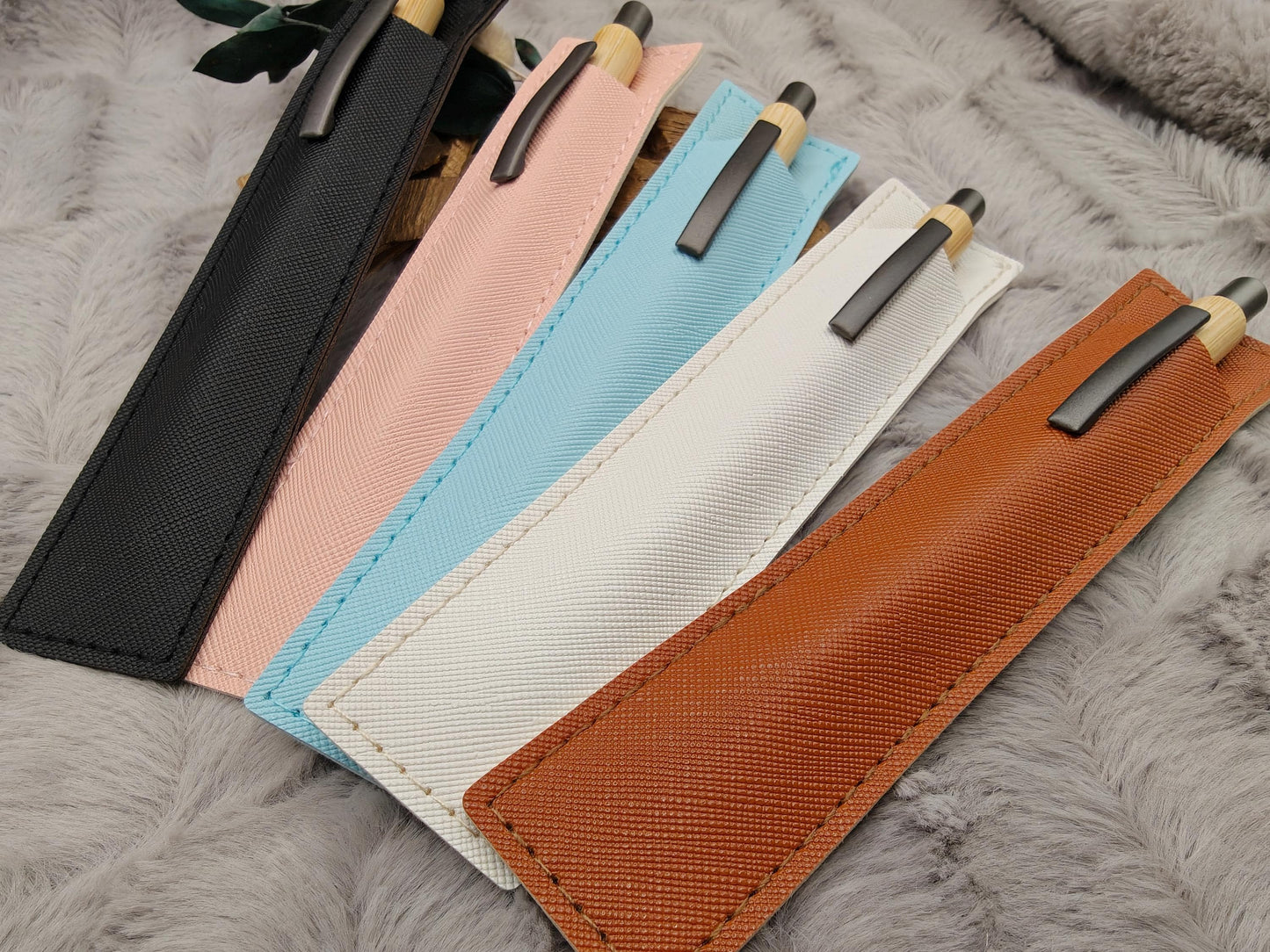 Kugelschreiber personalisiert aus Bambus mit PU Kunstleder-Etui mit Gravur gunmetal Kuli Stift Holz Gastgeschenk Geschenk Gift