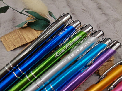 Personalisierter Kugelschreiber Aluminium 13 Farben mit Gravur | Kuli mit Name | Hochwertiger Stift schwarz schreibend | Geschenk Kollegen