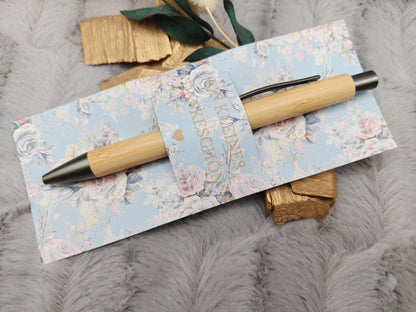 Kugelschreiber Bambus personalisiert in Papphülle mit "Ein Kleines Dankeschön" 5 florare Muster Geschenk individueller Gravur