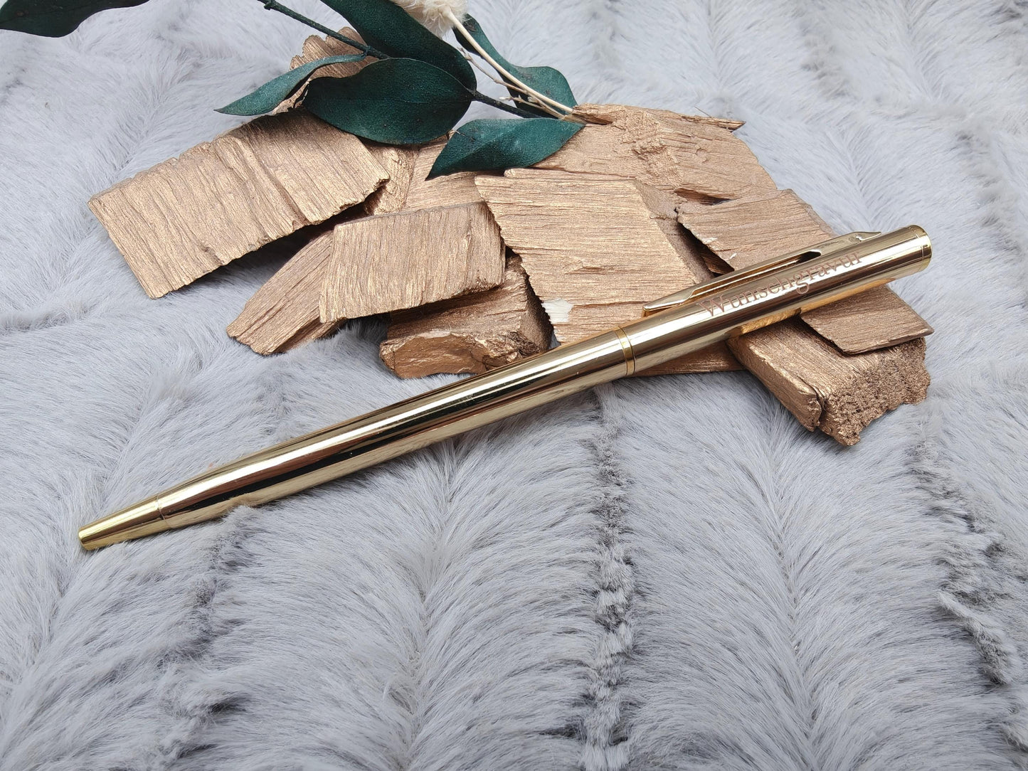 Personalisierter Kugelschreiber Slim Design | Eleganter Stift mit Gravur | 4 Farben Kuli Geschenk mit Name | Roségold Gold Silber Gunmetal