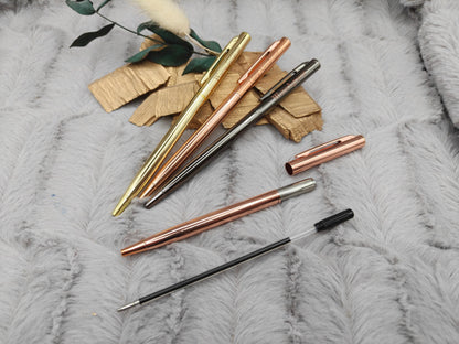 Personalisierter Kugelschreiber Slim Design | Eleganter Stift mit Gravur | 4 Farben Kuli Geschenk mit Name | Roségold Gold Silber Gunmetal