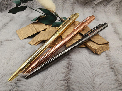 Personalisierter Kugelschreiber Slim Design | Eleganter Stift mit Gravur | 4 Farben Kuli Geschenk mit Name | Roségold Gold Silber Gunmetal